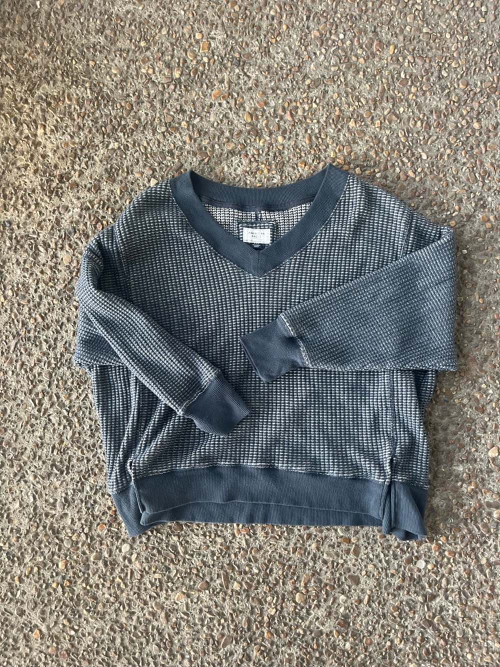 american eagle blue and white v neck sweater size m